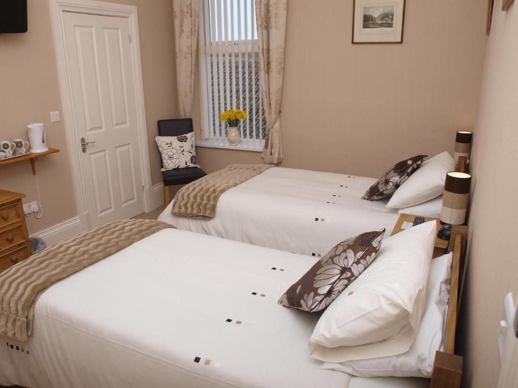 Ty-Parc Cardigan Room photo